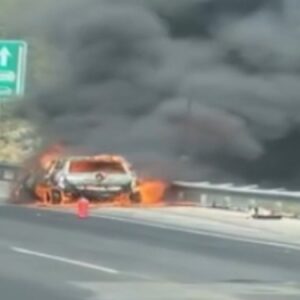 adanada korkutan yangin otomobille basladi ormana sicradi C9rfDtSs