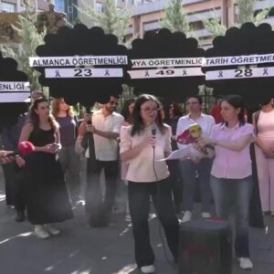 atama bekleyen ogretmenlerden meb onunde siyah celenkli protesto l6PjbViS