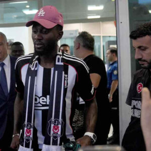 besiktasta ndidi ilk antrenmanina cikti 3TbgbjML