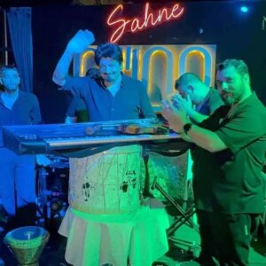 ekin akkastan bodrumda turkce muzige tepki OfYfDlOb