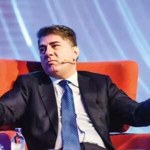 fenerbahceli yonetici hakan safiden super ligin yeni ekibine 100 milyon liralik mujde BxsU4pIA