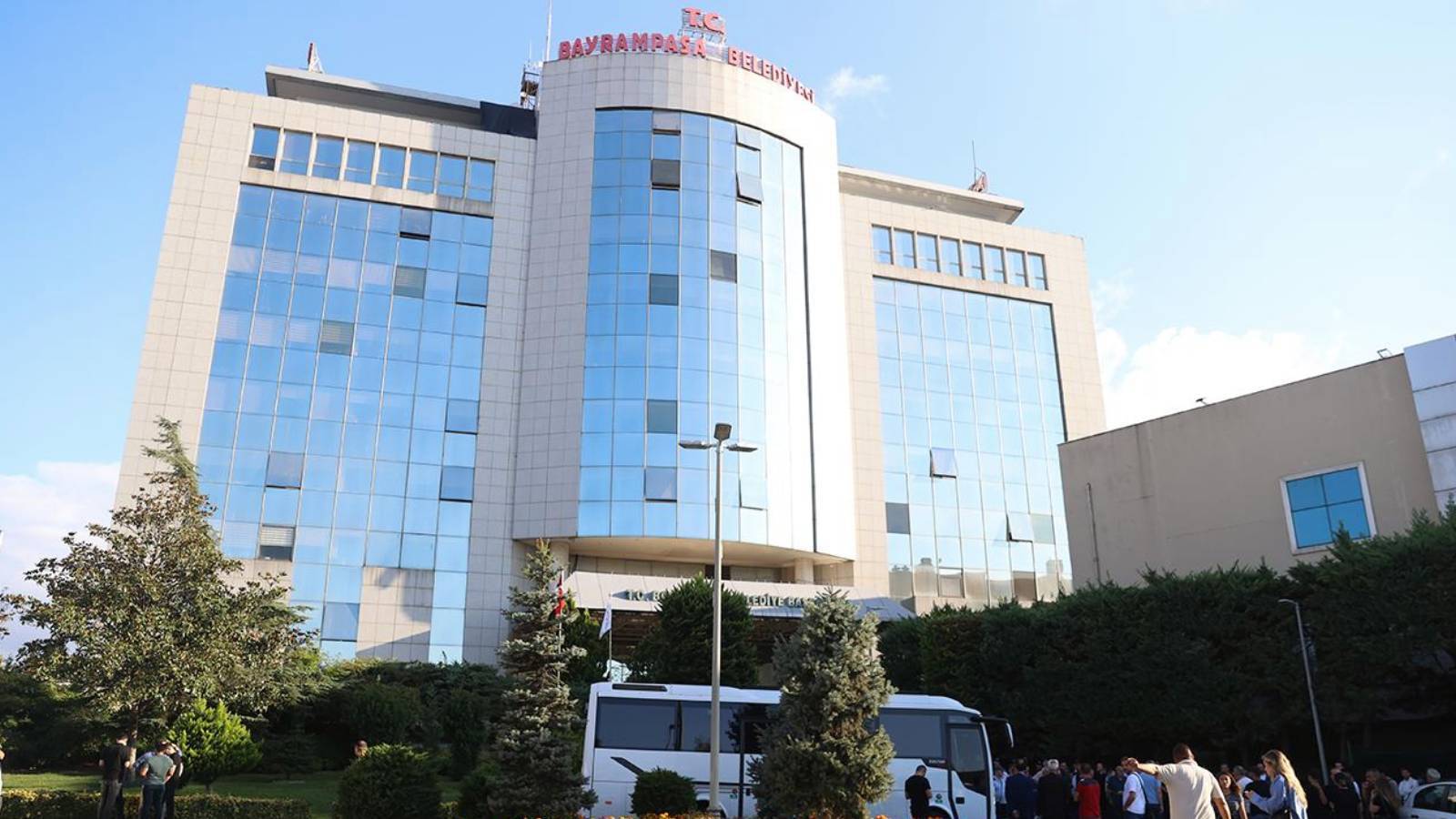 bayrampasa belediyesine operasyon sonrasi chpli meclis uyesi istifa etti cogunluk kaybedilebilir TnlKtlau