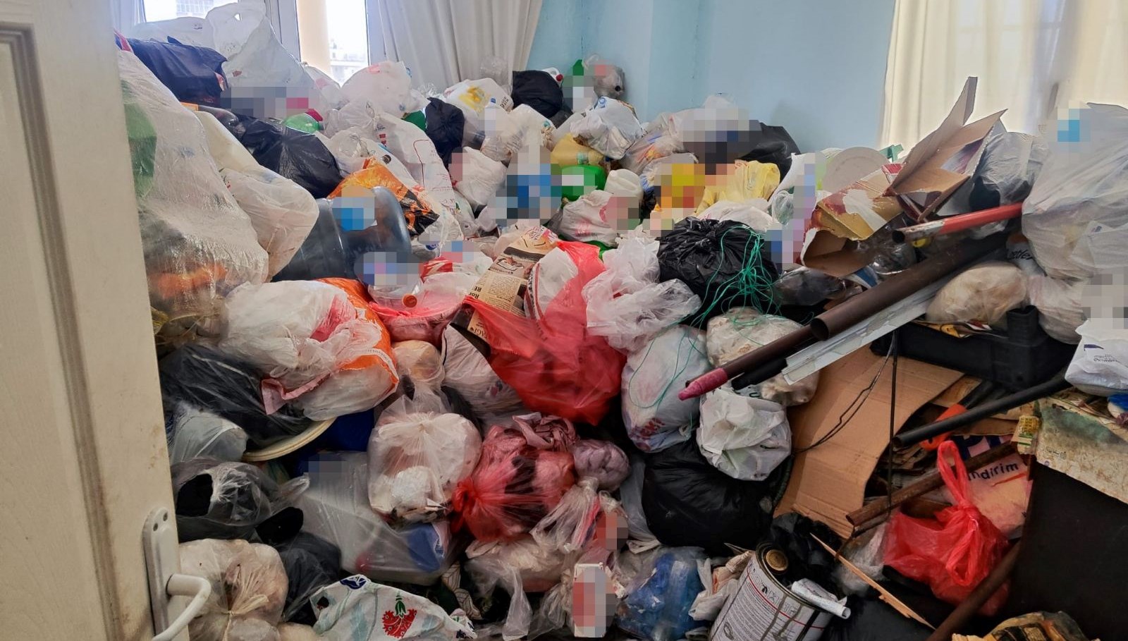 komsular kotu kokuya dayamadi evden iki kamyon cop cikti 8OcSw4WR