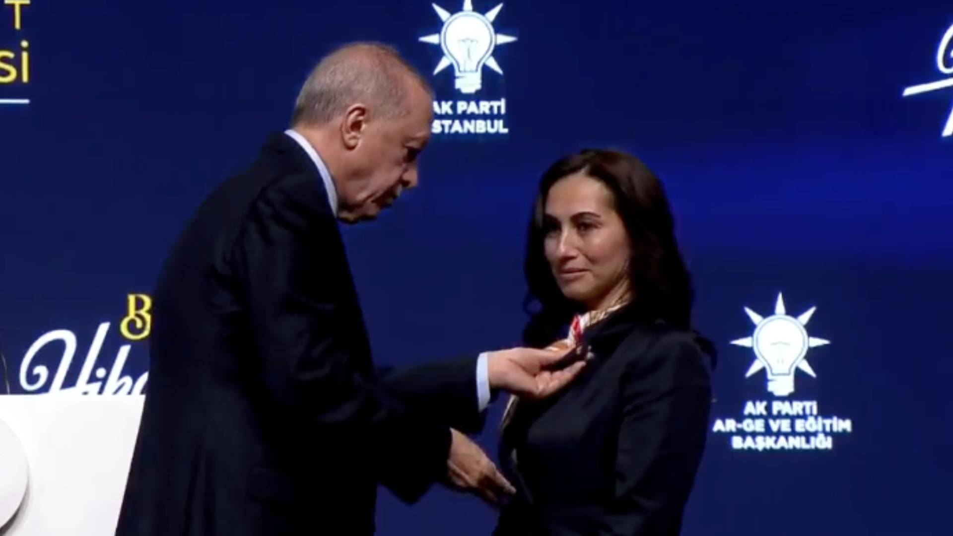 kulis akpye gecen ozlem gurzel hakkinda chp ile imamoglu arasinda fikir ayriligi yasanmis XyfwMuya