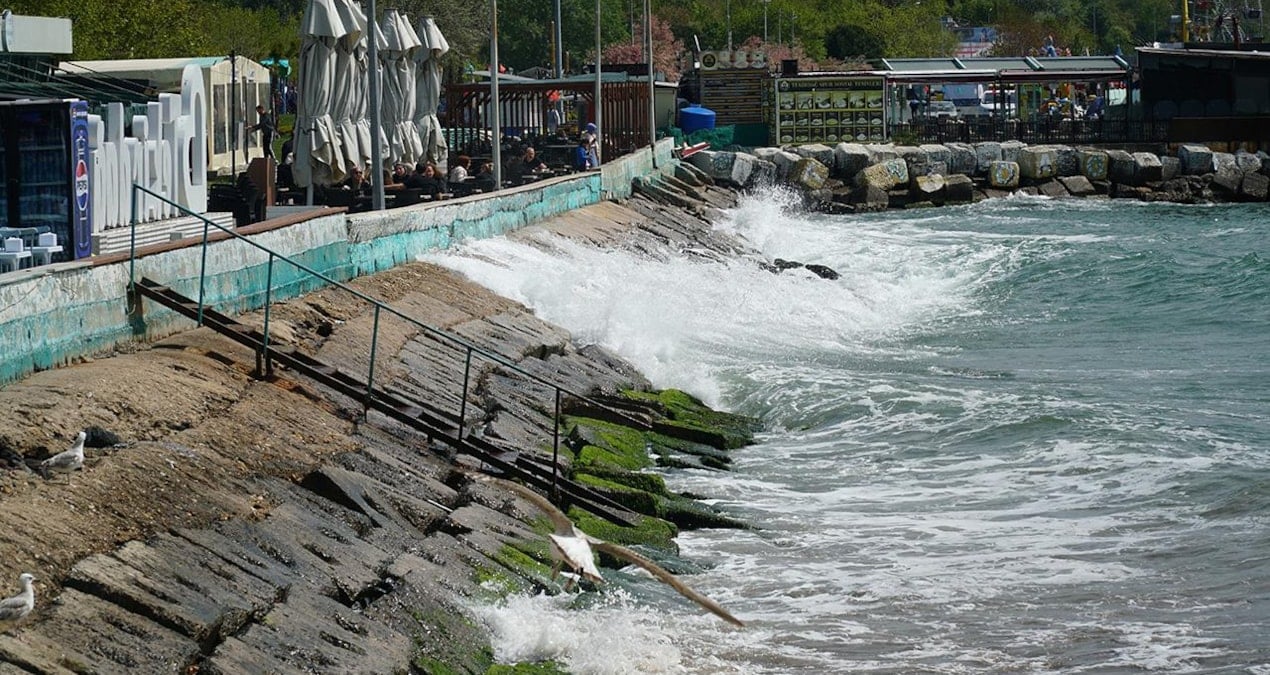 tekirdagda etkili olan poyraz deniz ulasimini olumsuz etkiliyor Q4fPh9W2