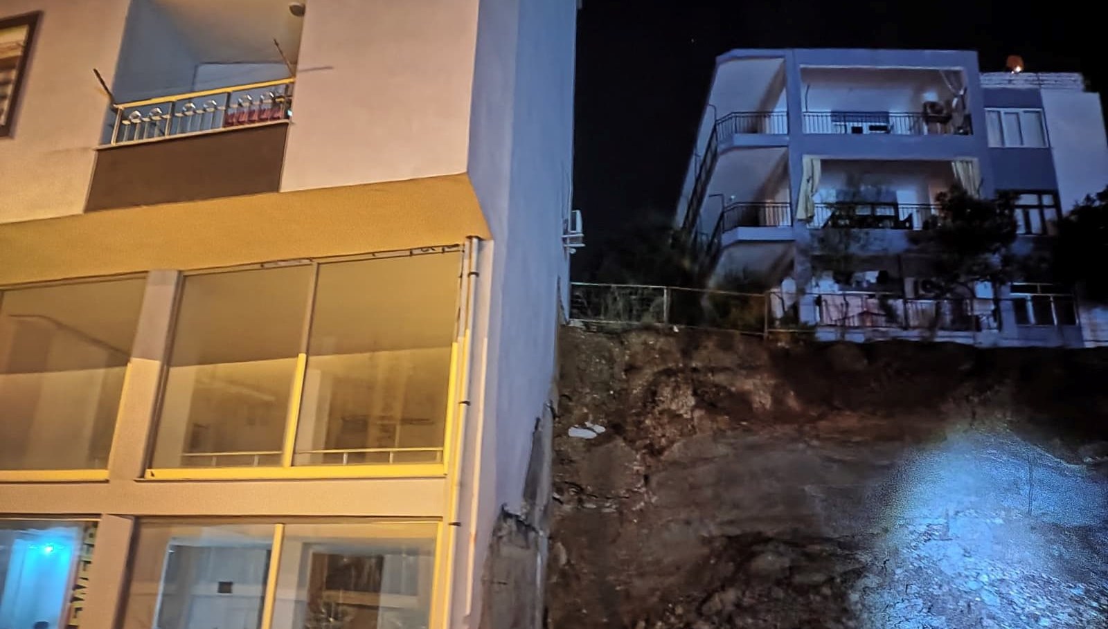 antalyada toprak kaymasi bir ev tahliye edildi rcEMKGGA