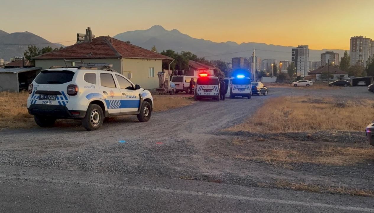 kar maskeli saldirganlar baba ve oglunu vurdu QtwgDzTY