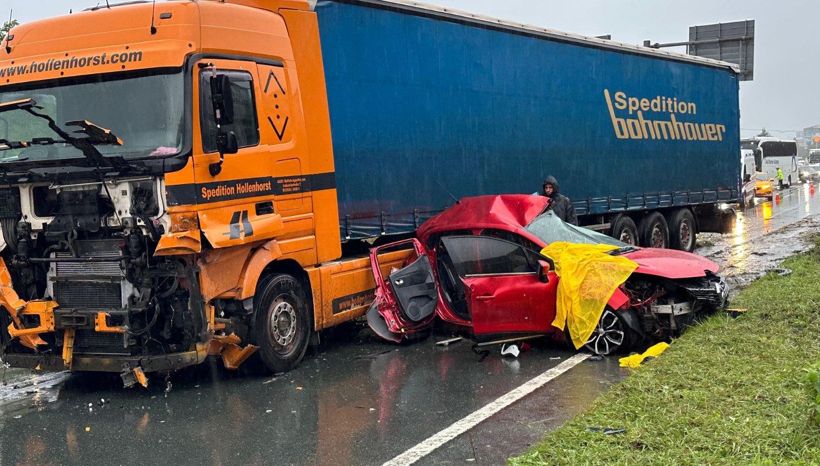 rizede katliam gibi kaza ayni otomobildeki 3 kisi oldu 9Ot7vHyd.jpg