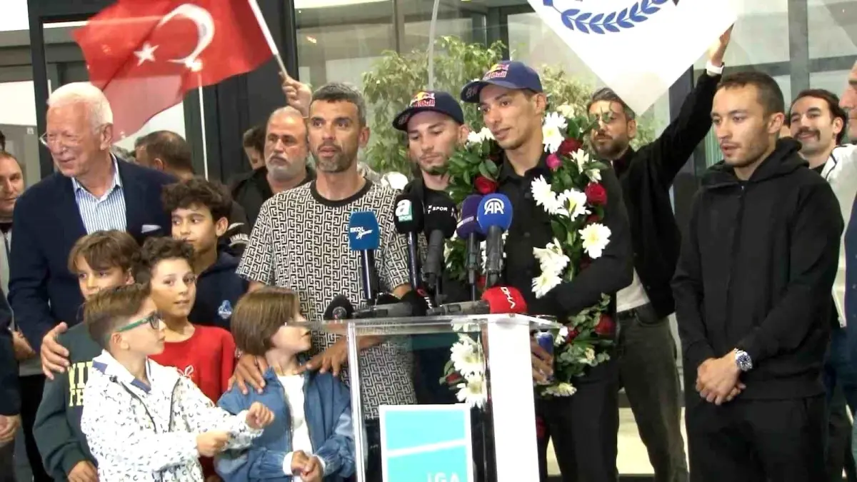 toprak razgatlioglu 3 kez sampiyon dondu HCO6HugV.jpg