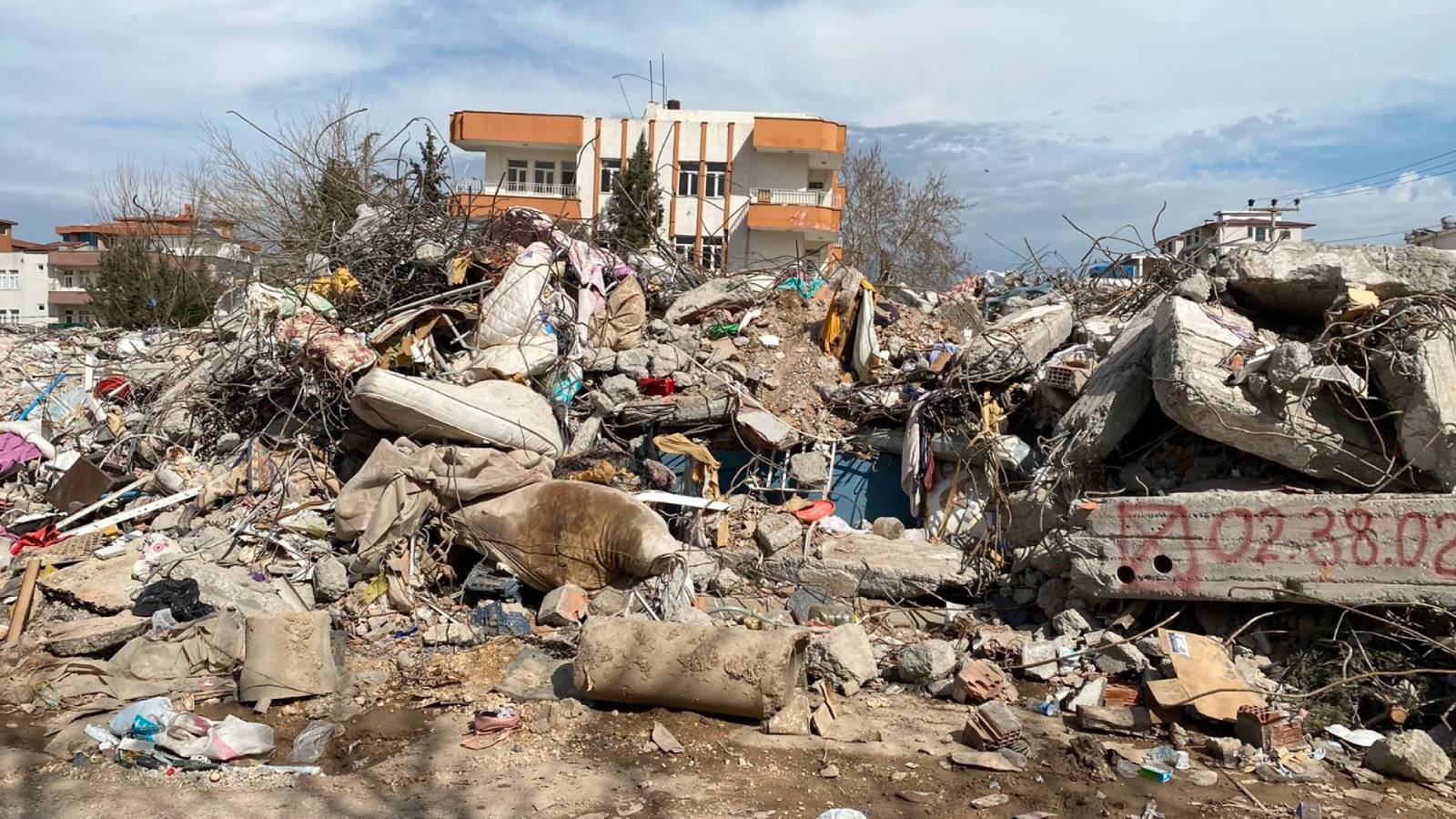 akpli yayman muhalefetin deprem uzerinden toksik muhalefet yaptigini goruyoruz LDyg17GG.jpg