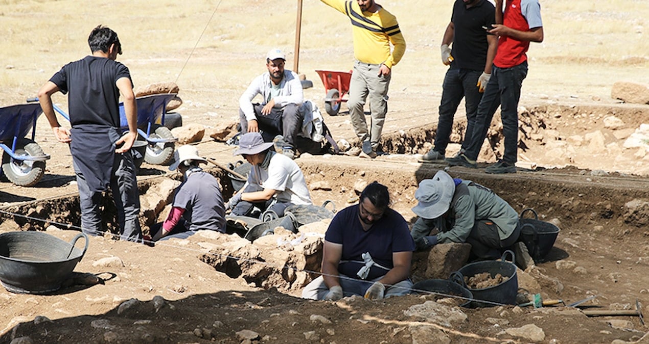 10 Bin Yıl Öncesine Ait Eşsiz Süs Eşyaları Keşfedildi