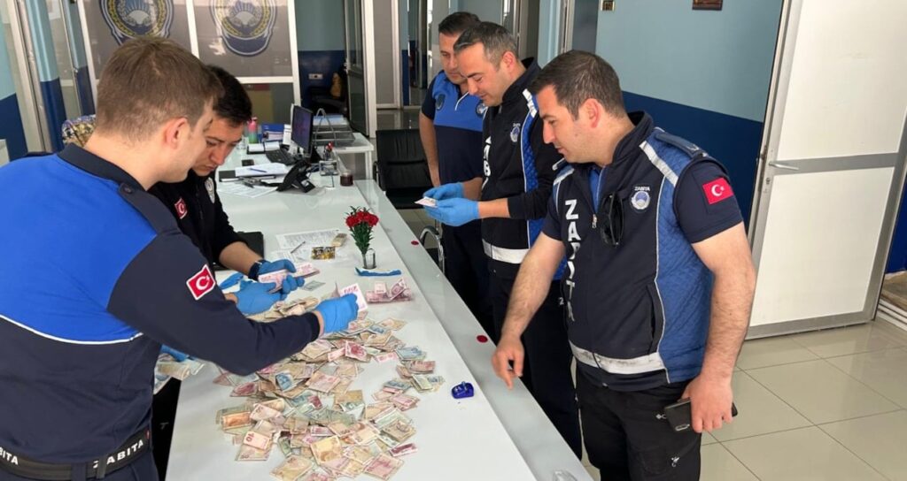 Bilecik’te Dilencinin Üzerinden 32 Bin Lira Çıktı
