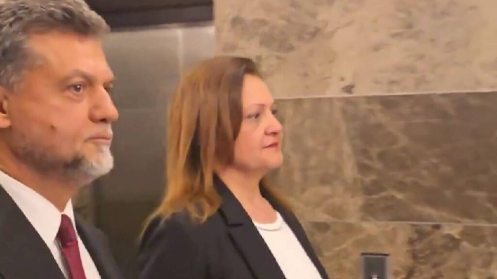 Burcu Köksal, AKP Genel Merkezi’nde Üyeliğini Resmen Duyurdu