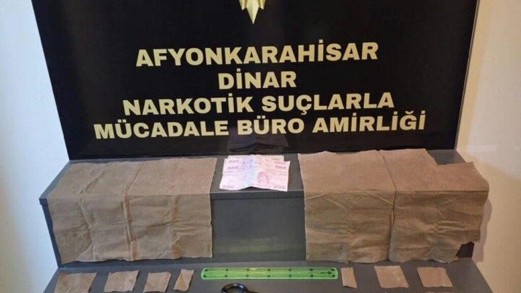 Dazkırı’da Uyuşturucu Satıcısına Baskın: Peçeteye Gizlenmiş Maddeyle Yakalandı