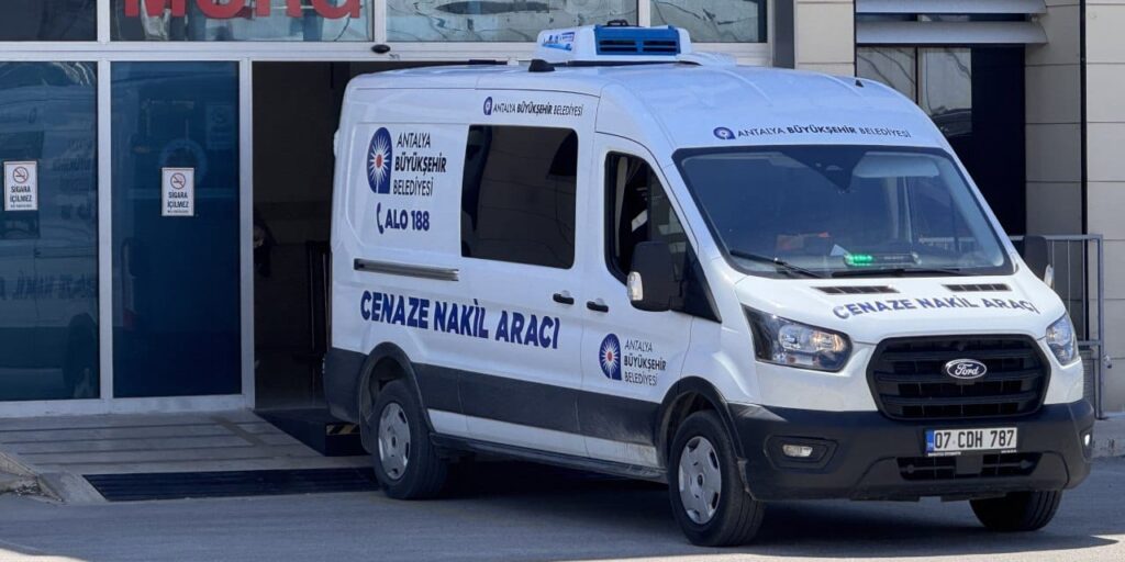 Antalya’da Motosiklet Kazası: Kurye Hakan Yenisolak Hayatını Kaybetti