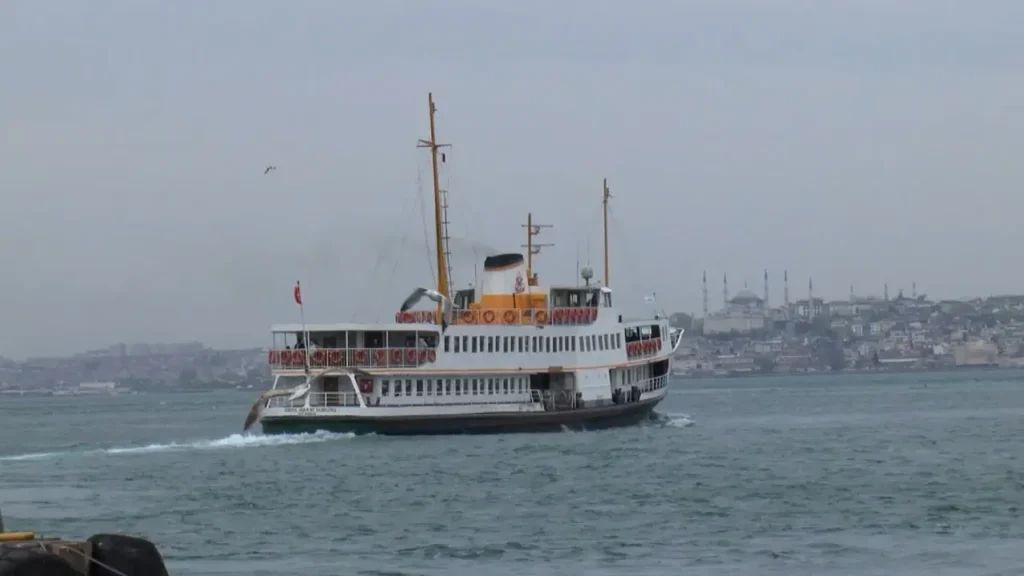 Kadıköy’de Vapura Binen Azerbaycanlı Kadın Kayboldu, Denizde Arama Başlatıldı