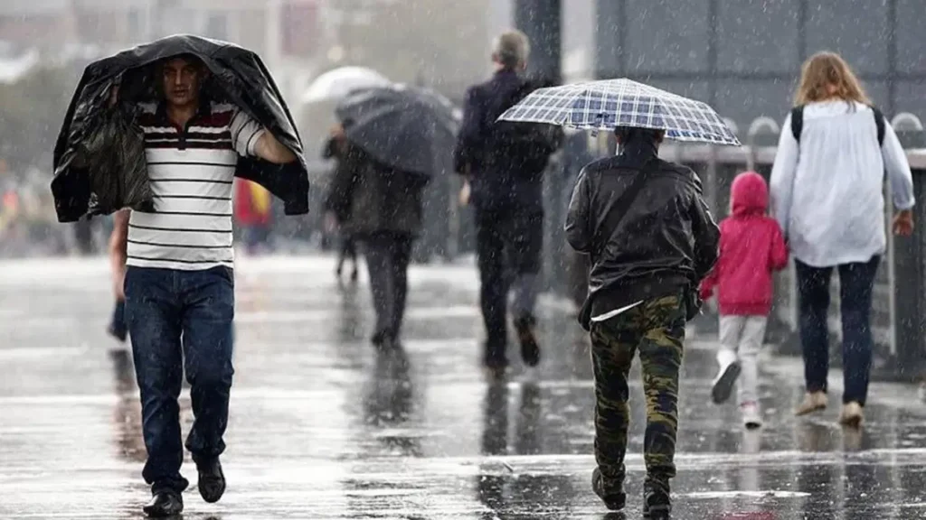 İstanbul da Dahil 10 İlde Gök Gürültülü Sağanak Yağış Bekleniyor!