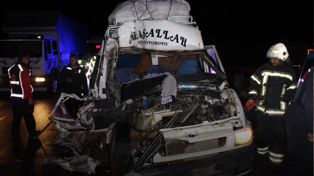 Aksaray’da Yağışlar Kazaya Neden Oldu: 12 Kişi Yaralandı